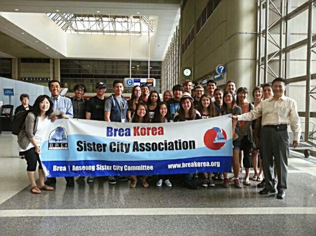 Students in Airport2